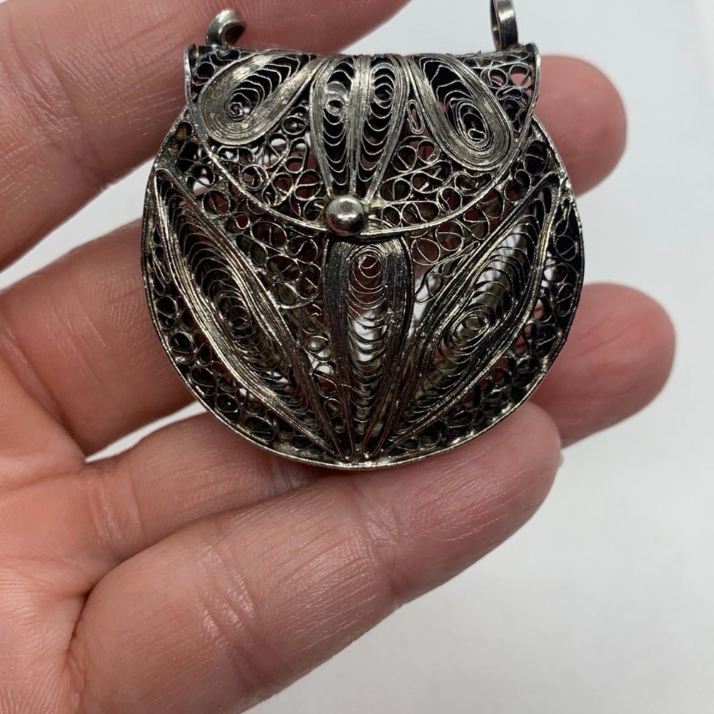 Ornate Round Filigree Pendant Necklace - Silver Tone